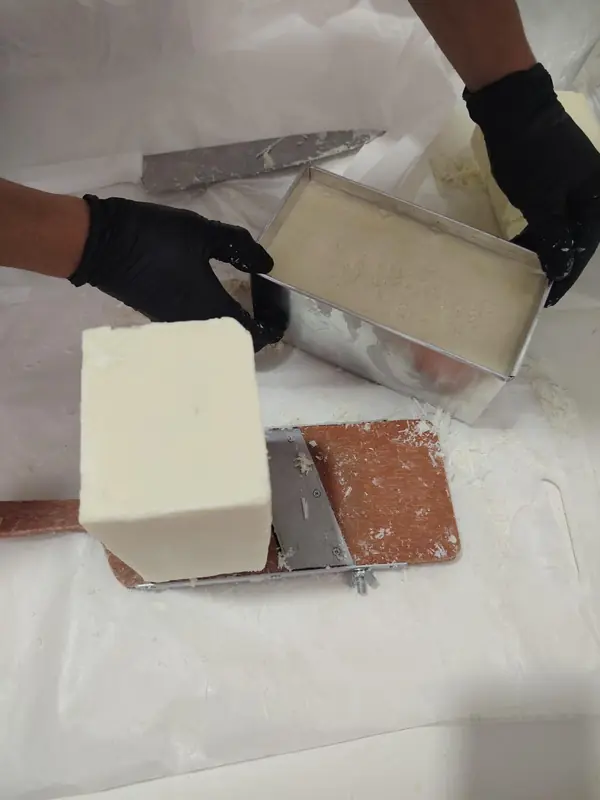 Grasa Dorada — making the tallow block